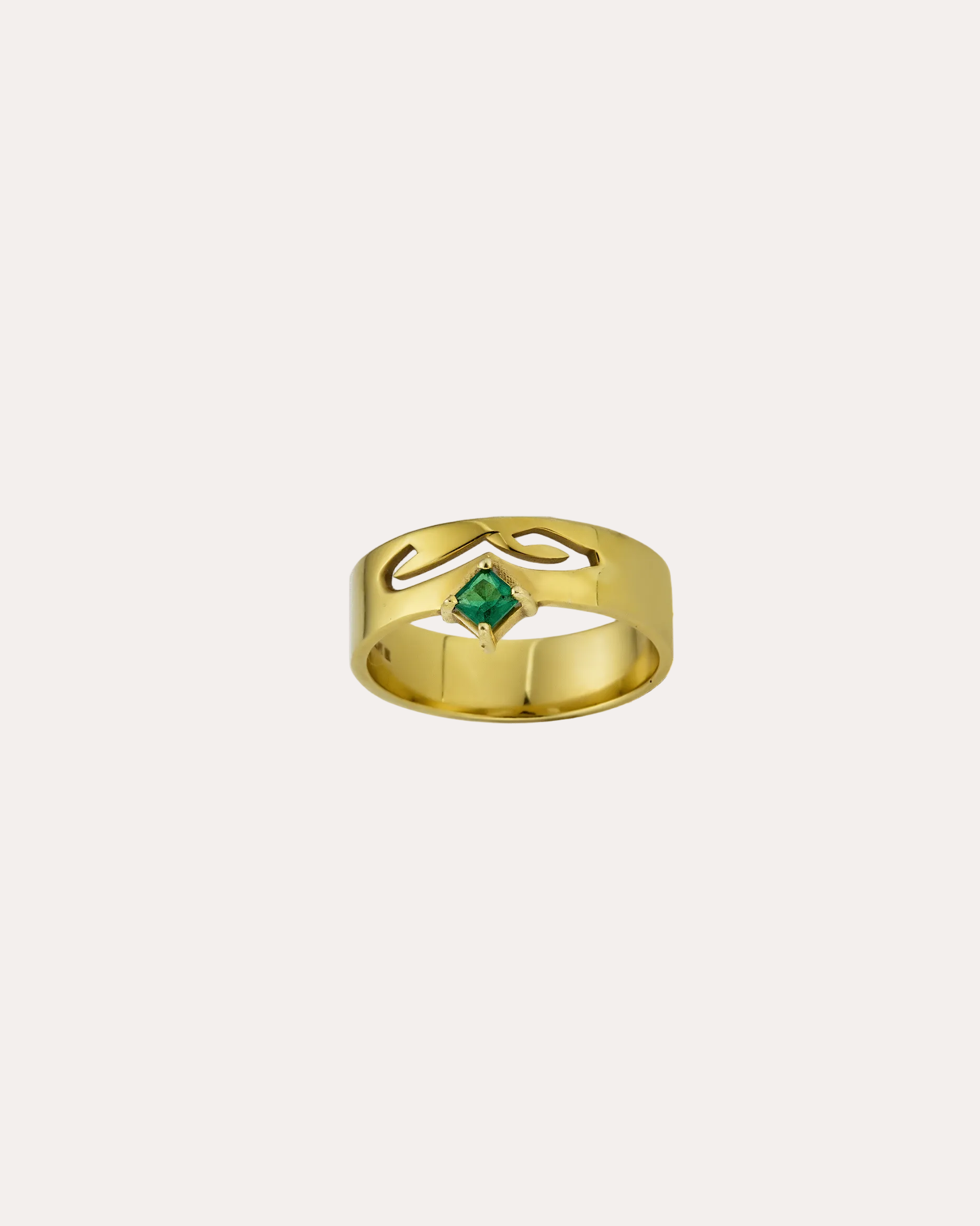Hubb/Love Emerald Band Ring in Arabic